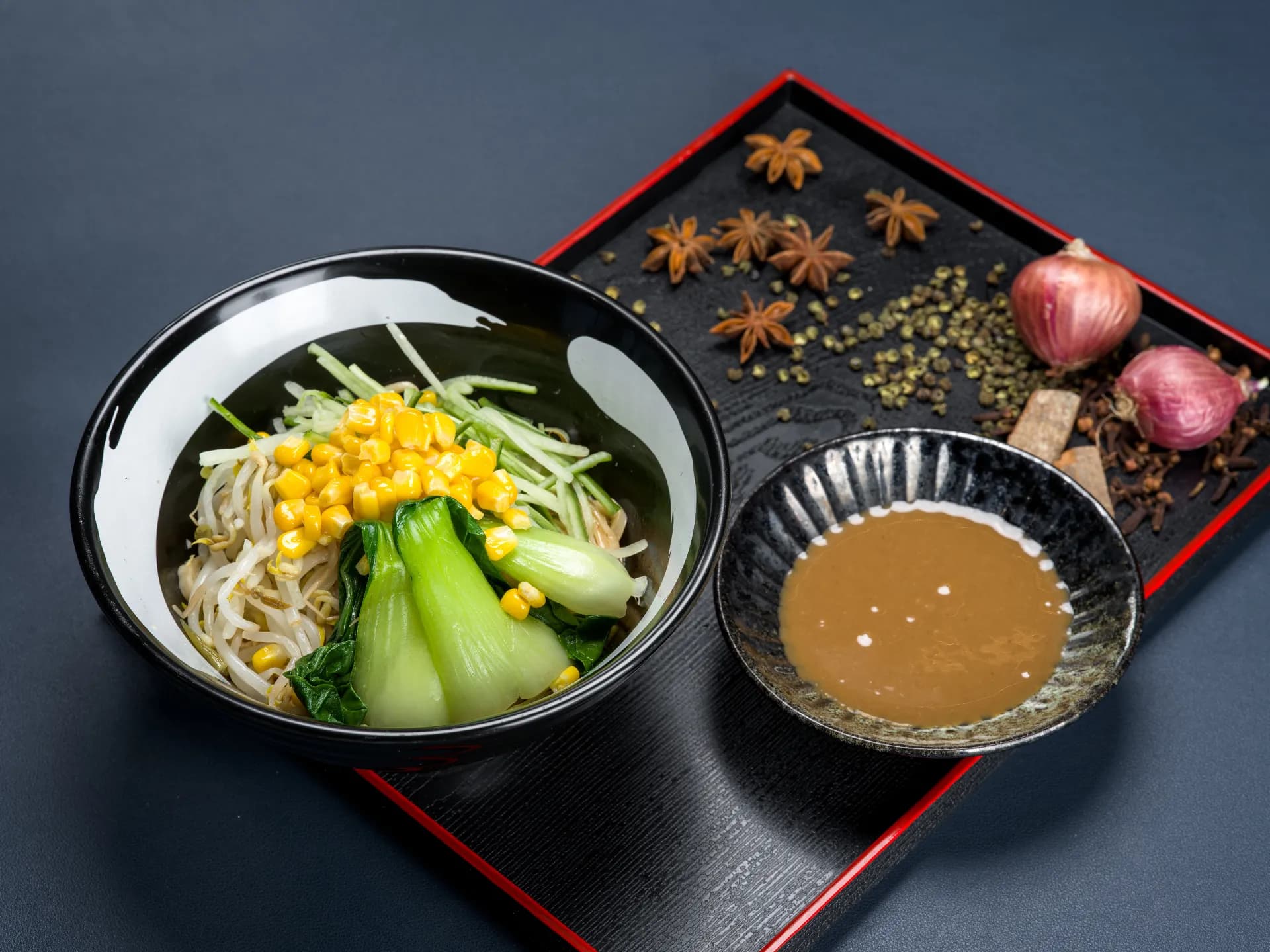 蔬菜麻醬麵